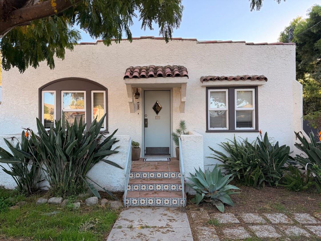 Primary Photo - Cute home in Ventura Avenues includes garage for storage and a parking spot