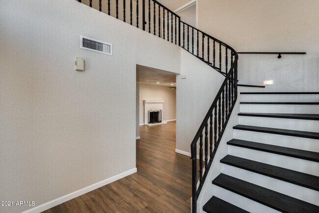 Building Photo - An ABSOLUTE DREAM HOME is waiting for you!...