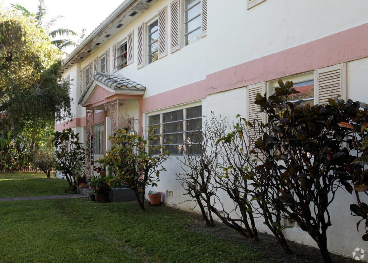 Foto del edificio - 438 Malaga Ave