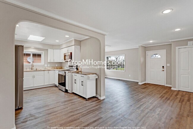 Foto del edificio - Charming 3 Bed + Office in NE! Deposit Spe...