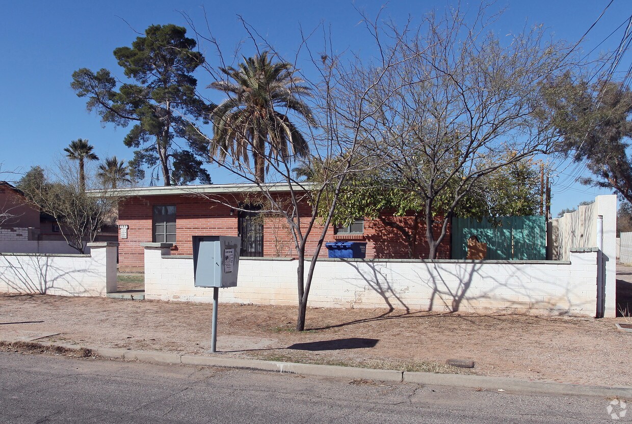 Foto del edificio - 2525-2533 N Edith Blvd