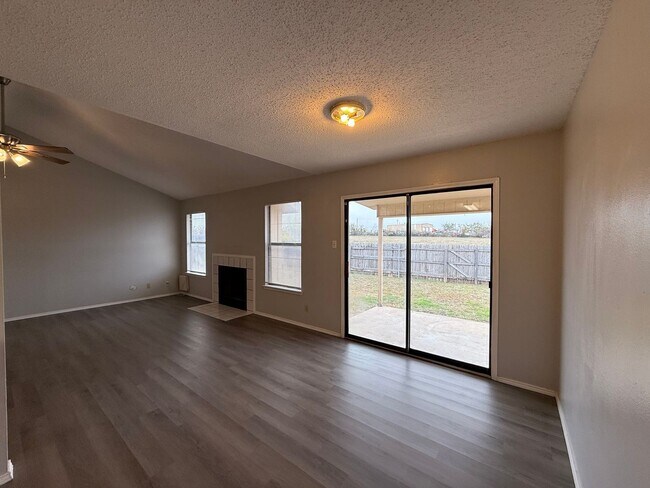 Building Photo - 4-Bedroom Home Near Goodfellow Airforce Base AVAILABLE NOW!