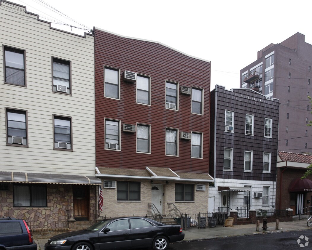 Foto principal - 189 Frost St