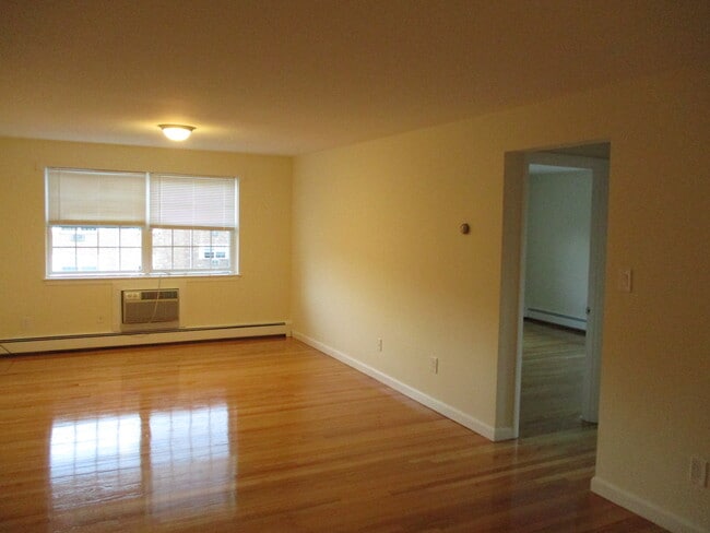Foto del edificio - 7 Lakeview St