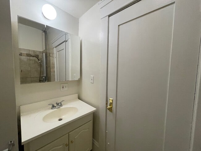 Building Photo - Raymond Apartments