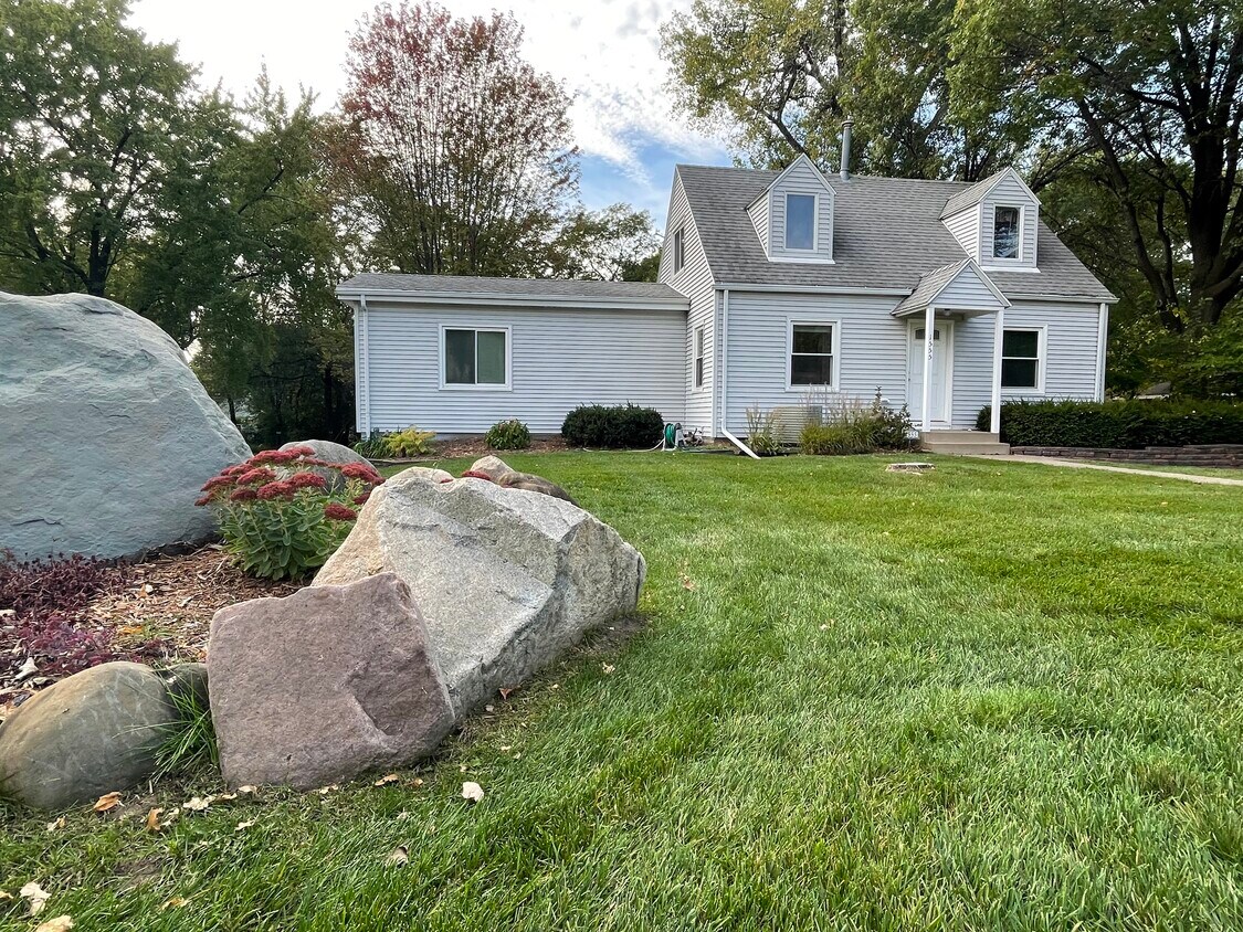 1555 4th Ave, Newport, MN 55055 House for Rent in Newport, MN