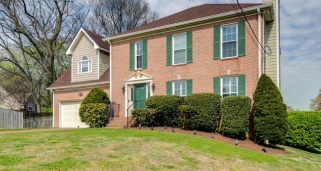 Building Photo - 176 London Ln