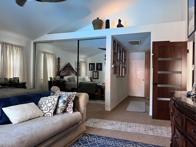 Foto del edificio - 7442 Gaynor Ave