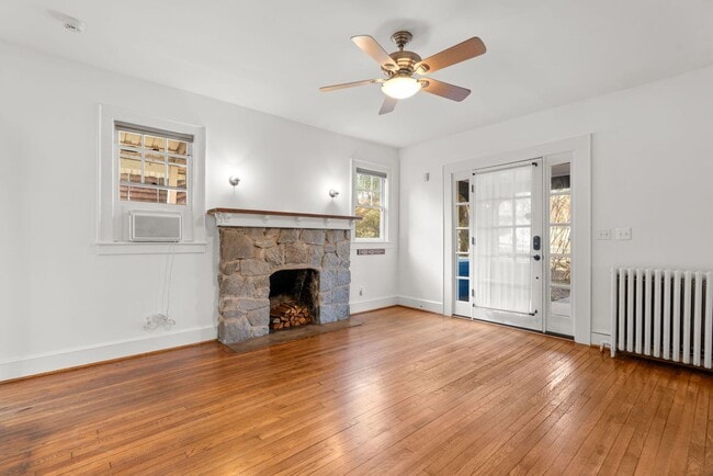 Building Photo - 3 Bed 2.5 Bath - Takoma Park Craftsman - Spacious Rear Deck