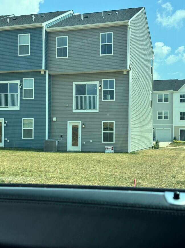 Foto del edificio - 101 Milburn Dr