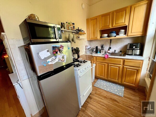 Foto del edificio - 2BR 2BA Brownstone On Clinton Hill Bedstuy Border