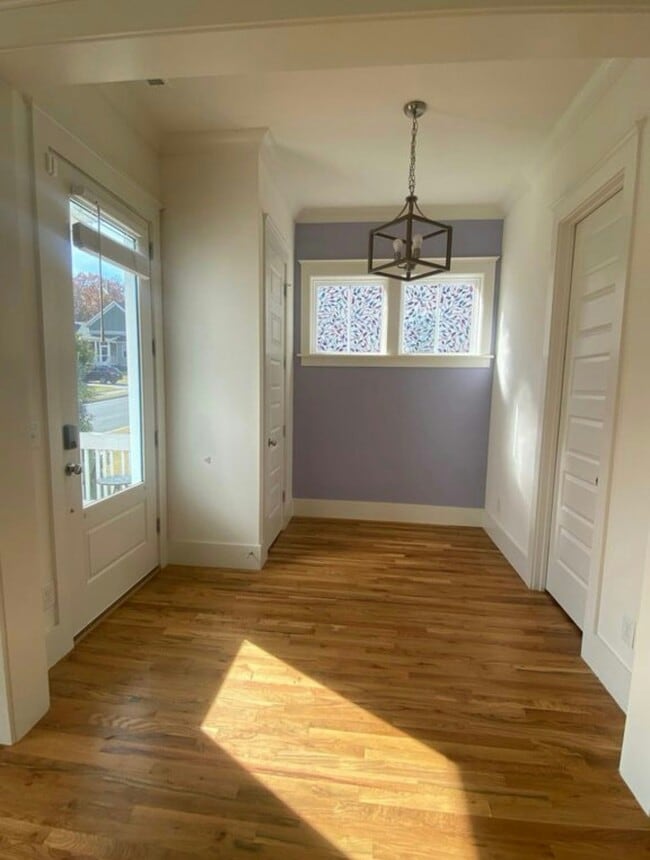 Photo - 225 Airlie Dr House