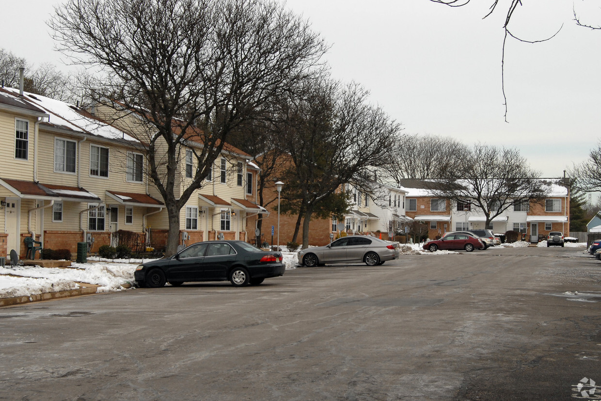 Primary Photo - Colonial Square Townhouses