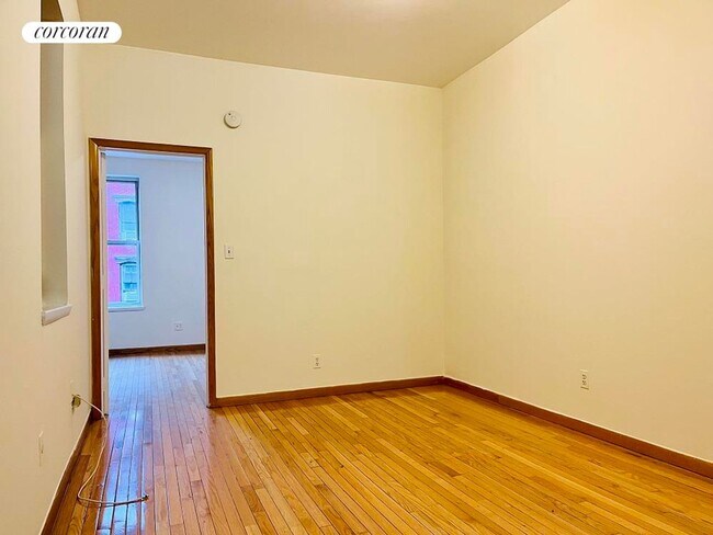 Foto del edificio - 314 E 9th St