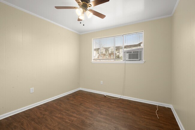 Building Photo - 2584 Iowa St