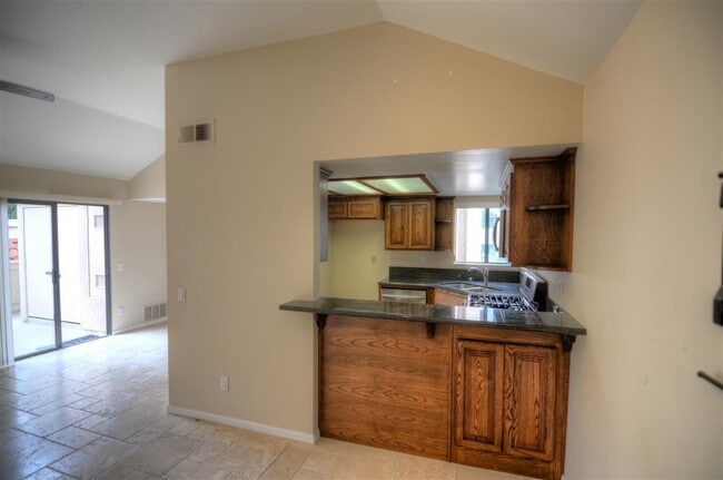 Building Photo - IMMACULATE UPGRADED CONDO!!!!
