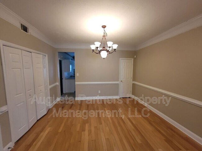 Building Photo - 211 Brook Ct