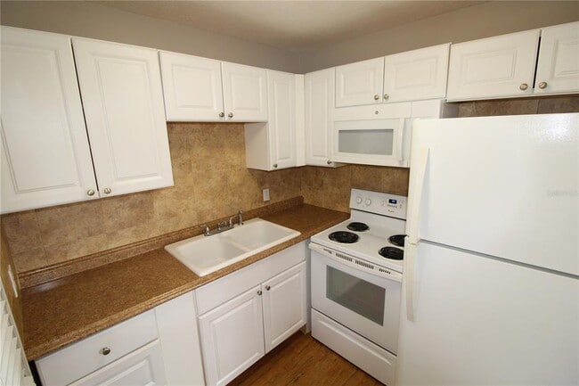 Foto del edificio - 3001 Bee Ridge Rd