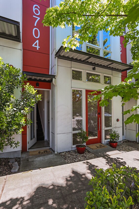 Foto principal - 6704 15th Ave NW