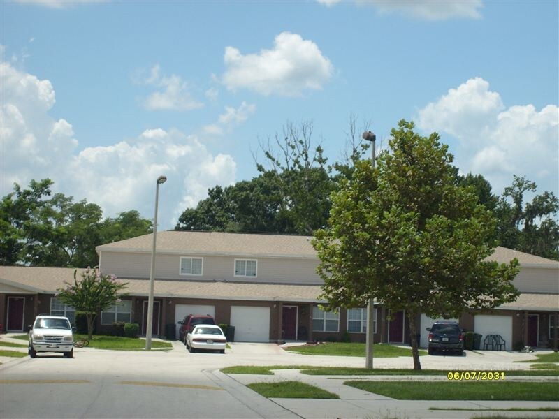 Building Photo - 3 br, 2 bath Townhome - Hickory Glen Townh...