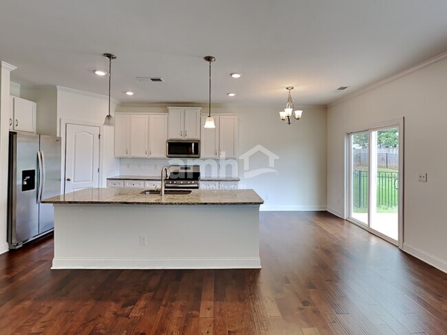 Building Photo - 384 Praline Wy