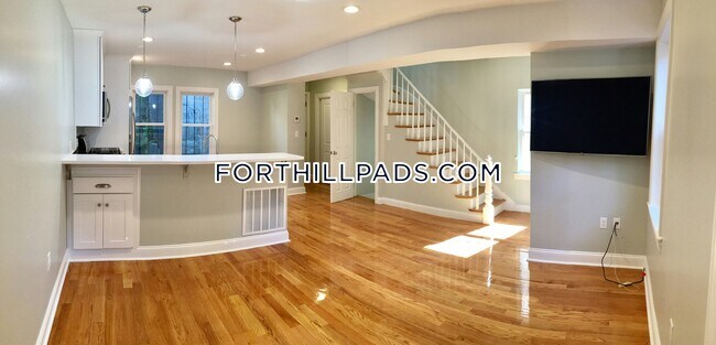 Building Photo - 6 Saint James Pl