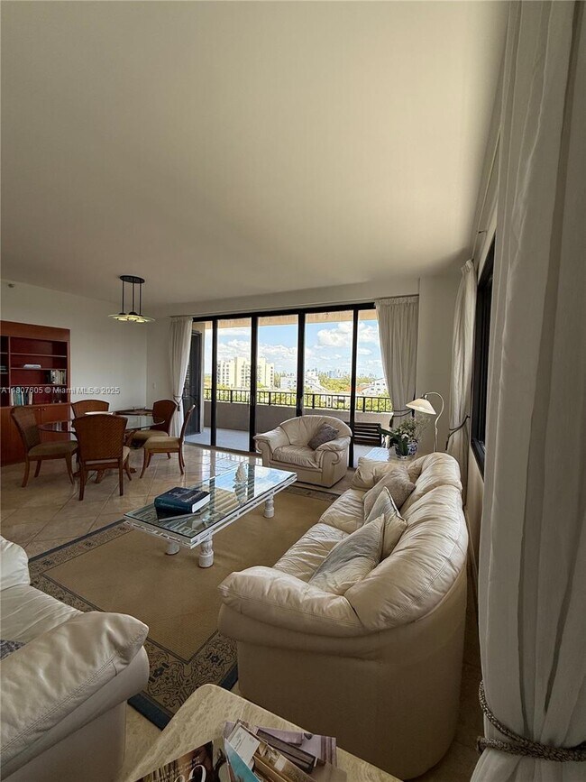Foto del edificio - 151 Crandon Blvd
