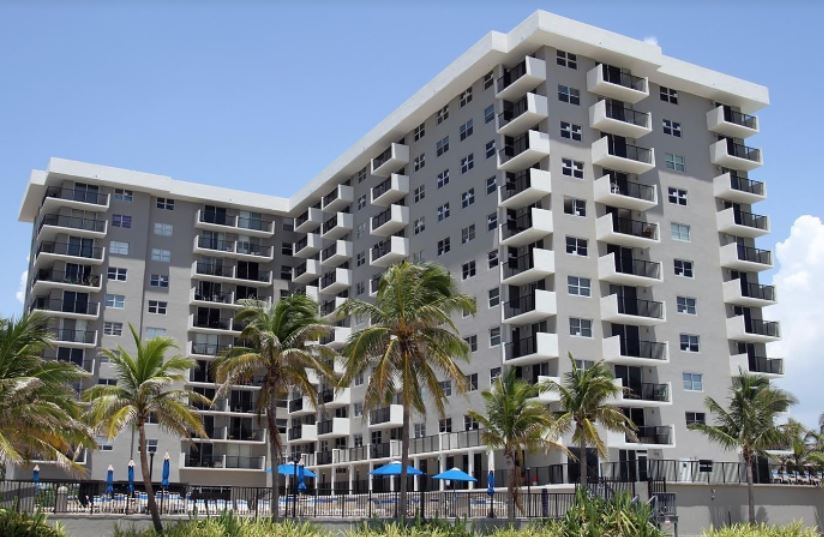 Primary Photo - 9273 Collins Ave