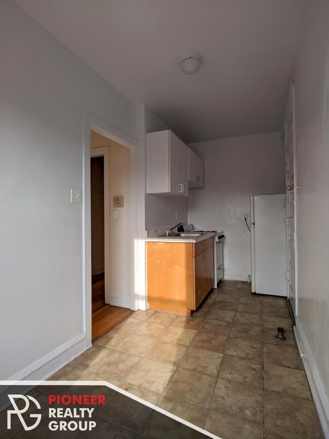 Building Photo - 3304 W Schubert Ave