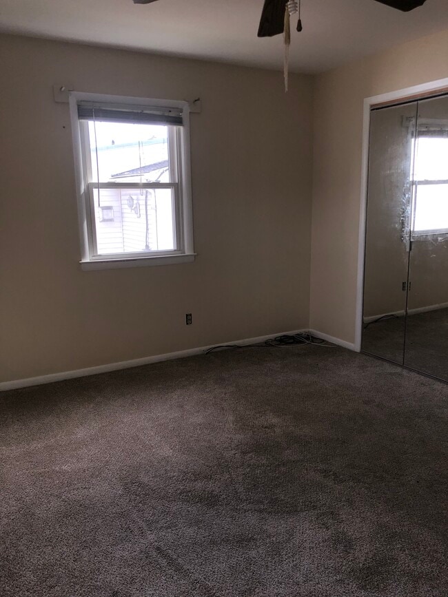 DORMITORIO - 5112 Hollywood Rd