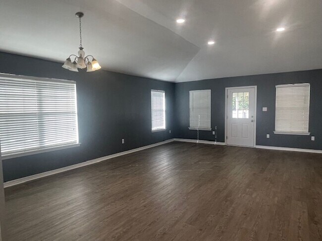 Foto del edificio - 3 bed 2 bath In Gulfport