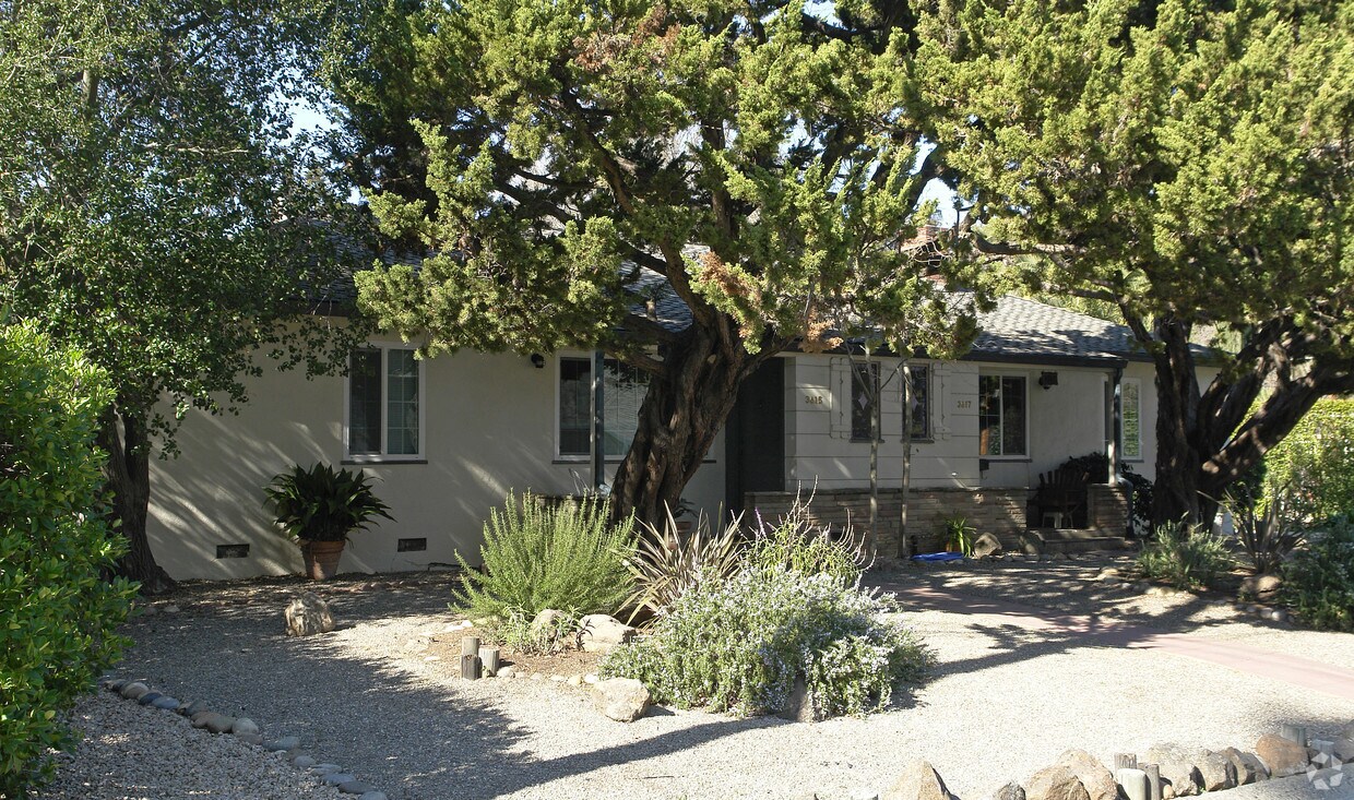 Foto del edificio - 3615-3617 Mosswood Dr