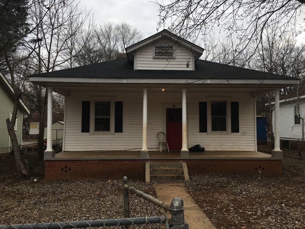 Primary Photo - 2/1 in city limits