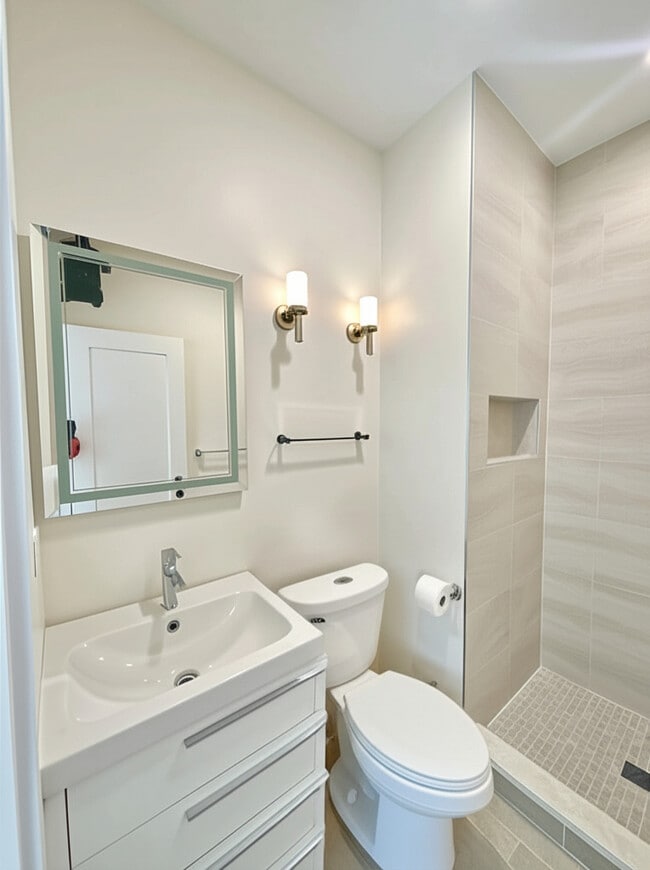 Building Photo - 8 Grove St