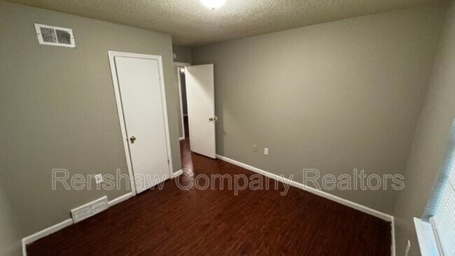 Foto del edificio - 3647 Royal Wood Dr