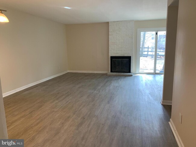 Building Photo - 505 BROMLEY