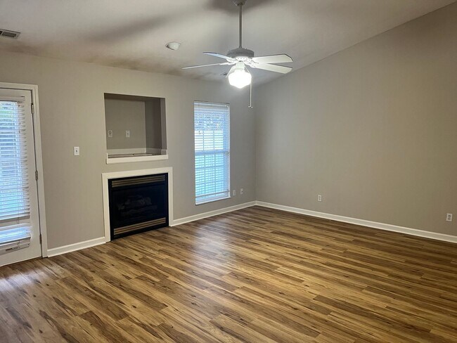 Foto del edificio - Farragut 2BR 2BA, 2 Car garage one-level c...