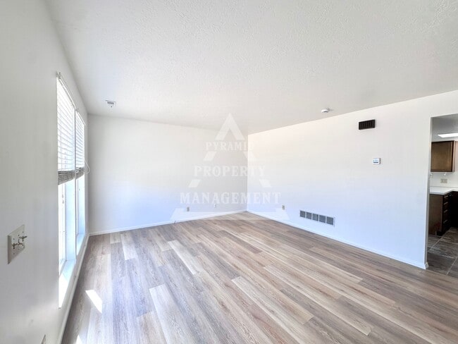 Building Photo - 5571 S 2800 W