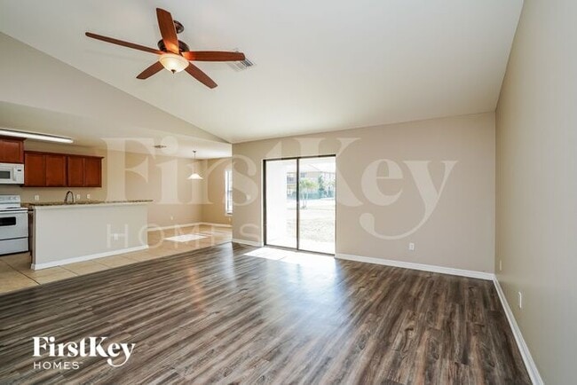 Building Photo - 2203 SW 11th Ct