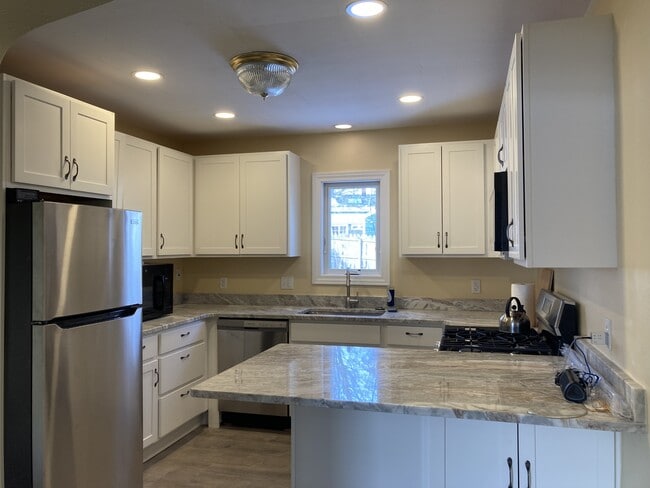 Building Photo - 506 W William St