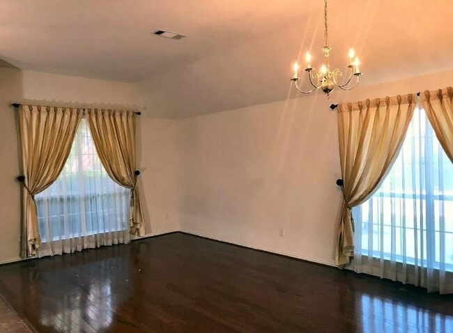 Foto del edificio - 560 Cross Ridge Cir