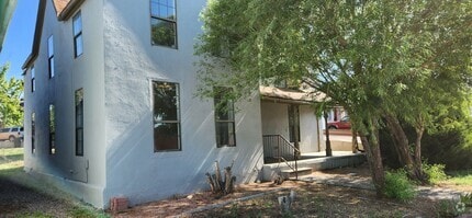 Building Photo - 609 W 13th St