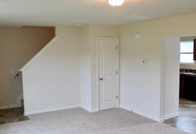 Building Photo - NEW LISTING!!!!!