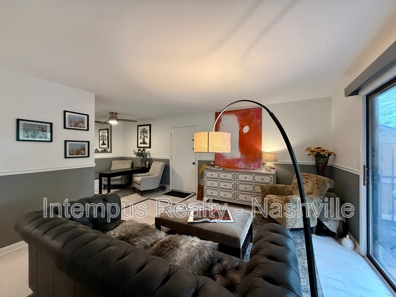 Photo - 420 Walton Ln