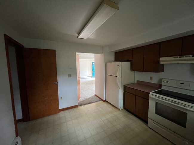 Building Photo - 301 E Elm St