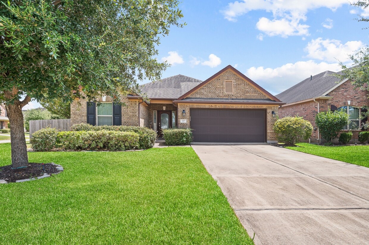 Primary Photo - 207 Lockridge Hill Ln