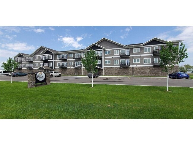 Building Photo - LAKE VIEW- 3 Bedroom Condo