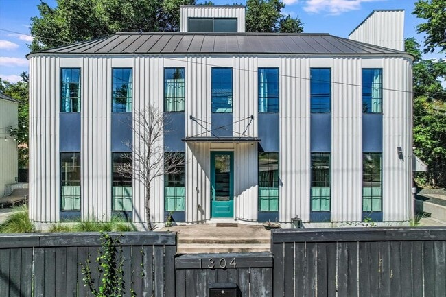 Building Photo - 1304 Navasota St