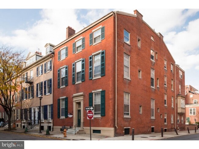 Building Photo - 901 Clinton St