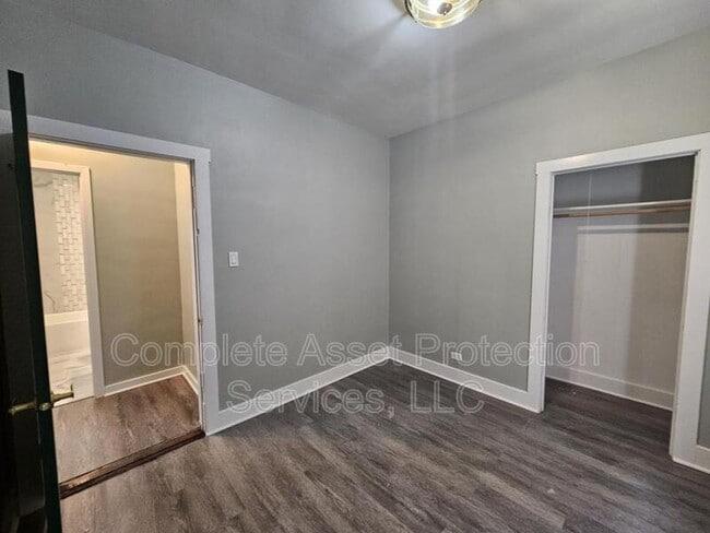 Building Photo - 917 W 144th St